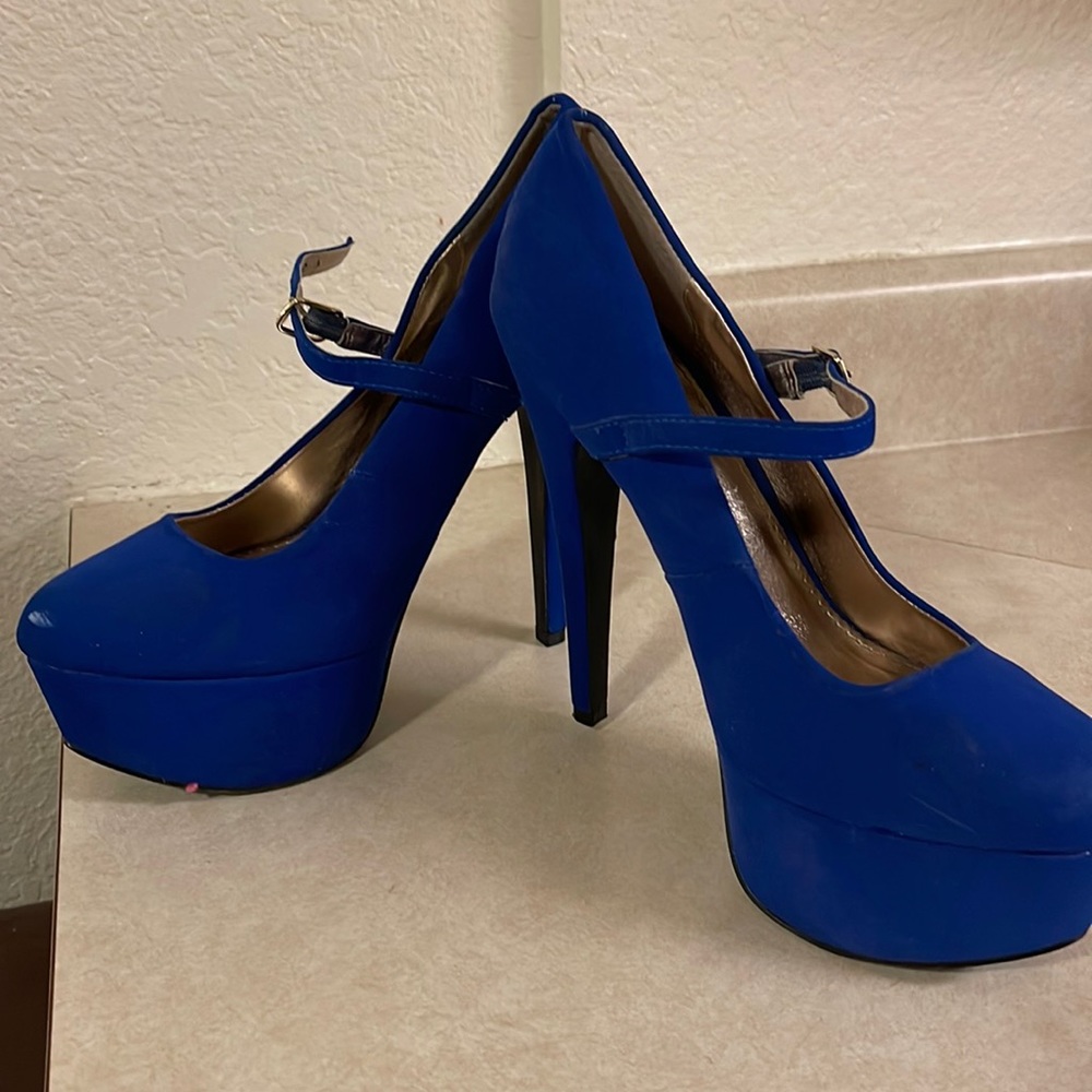 Beautiful blue shoes!!